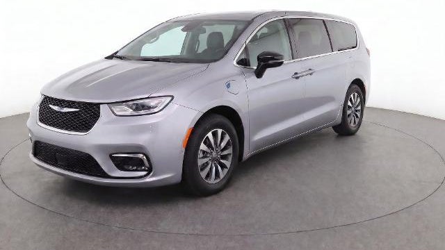 2024 Chrysler Pacifica Plug-In Hybrid Road Tripper