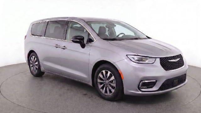 2024 Chrysler Pacifica Plug-In Hybrid Road Tripper