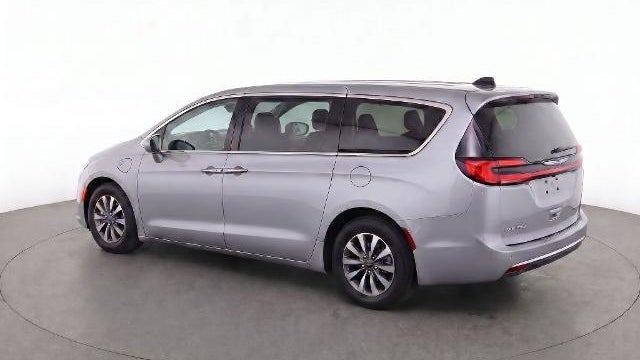 2024 Chrysler Pacifica Plug-In Hybrid Road Tripper