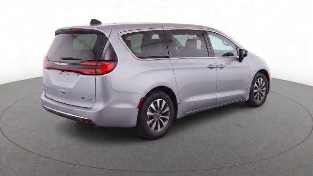 2024 Chrysler Pacifica Plug-In Hybrid Road Tripper