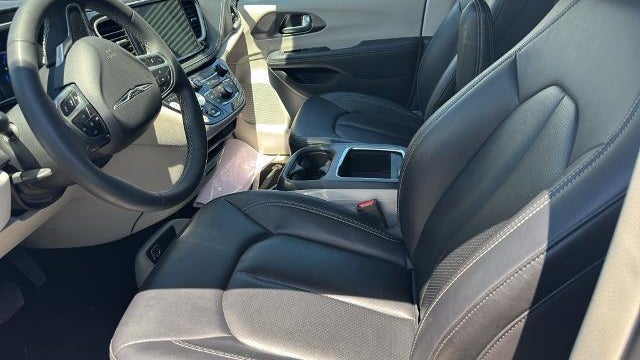 2024 Chrysler Pacifica Plug-In Hybrid Road Tripper