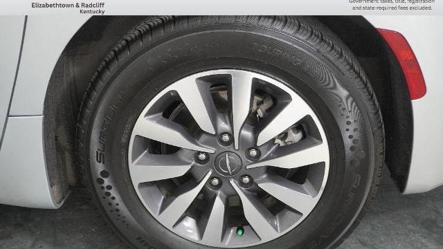 2024 Chrysler Pacifica Plug-In Hybrid Road Tripper
