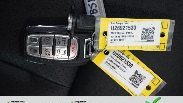 2024 Chrysler Pacifica Plug-In Hybrid Road Tripper