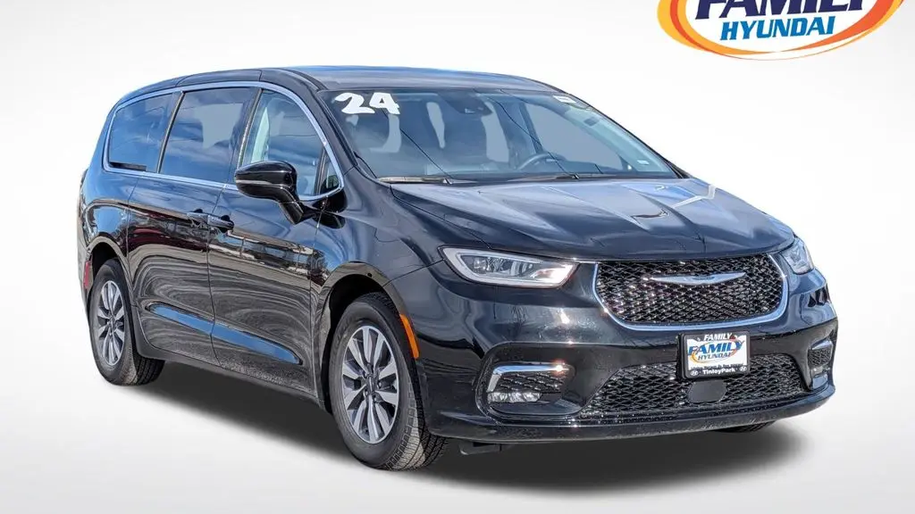 Preowned 2024 Chrysler Pacifica Plug-In Hybrid Road Tripper for Sale