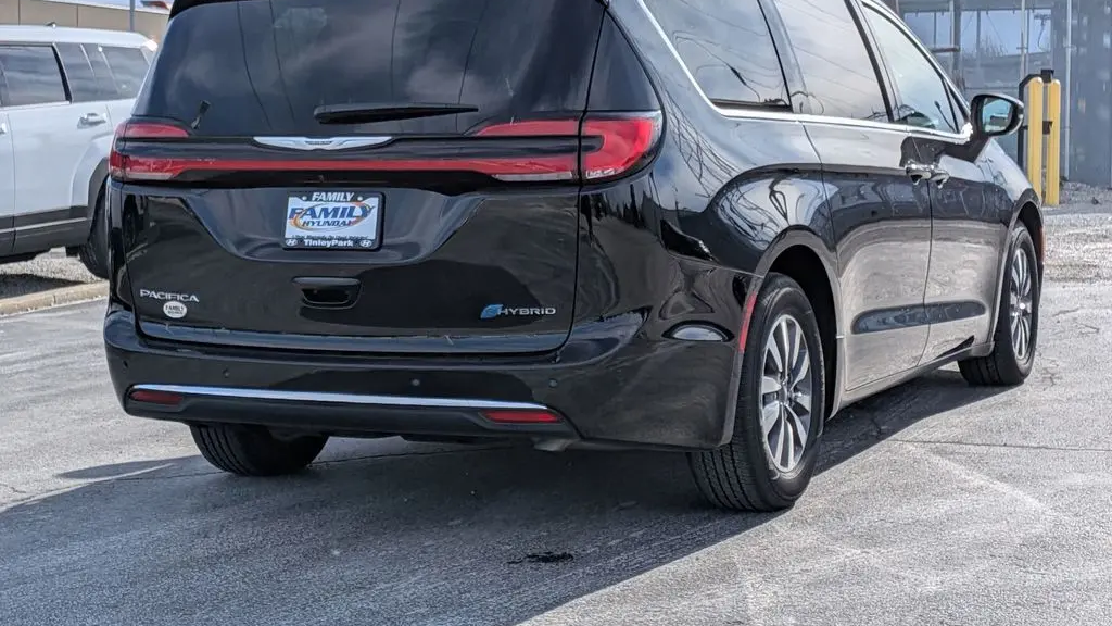 2024 Chrysler Pacifica Plug-In Hybrid Road Tripper
