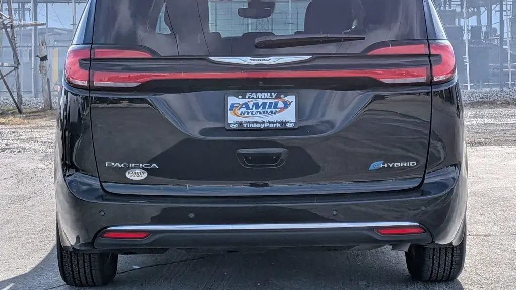 2024 Chrysler Pacifica Plug-In Hybrid Road Tripper