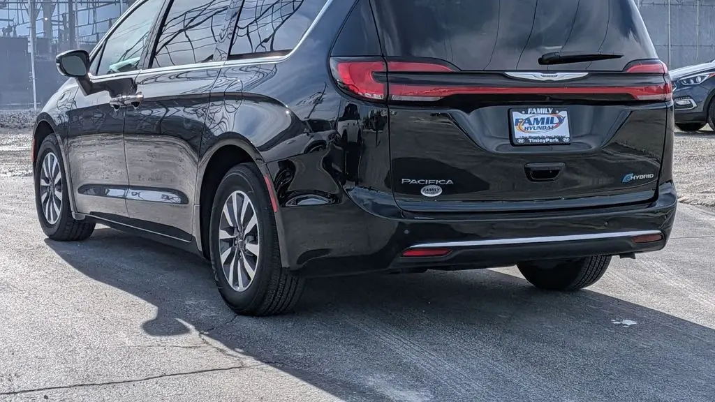 2024 Chrysler Pacifica Plug-In Hybrid Road Tripper