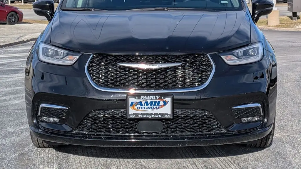 2024 Chrysler Pacifica Plug-In Hybrid Road Tripper