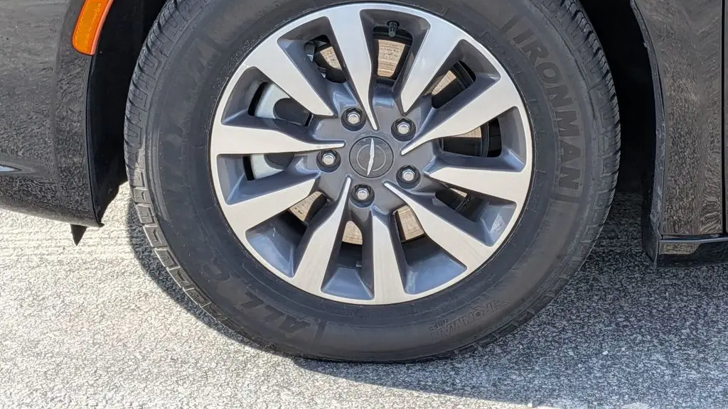 2024 Chrysler Pacifica Plug-In Hybrid Road Tripper