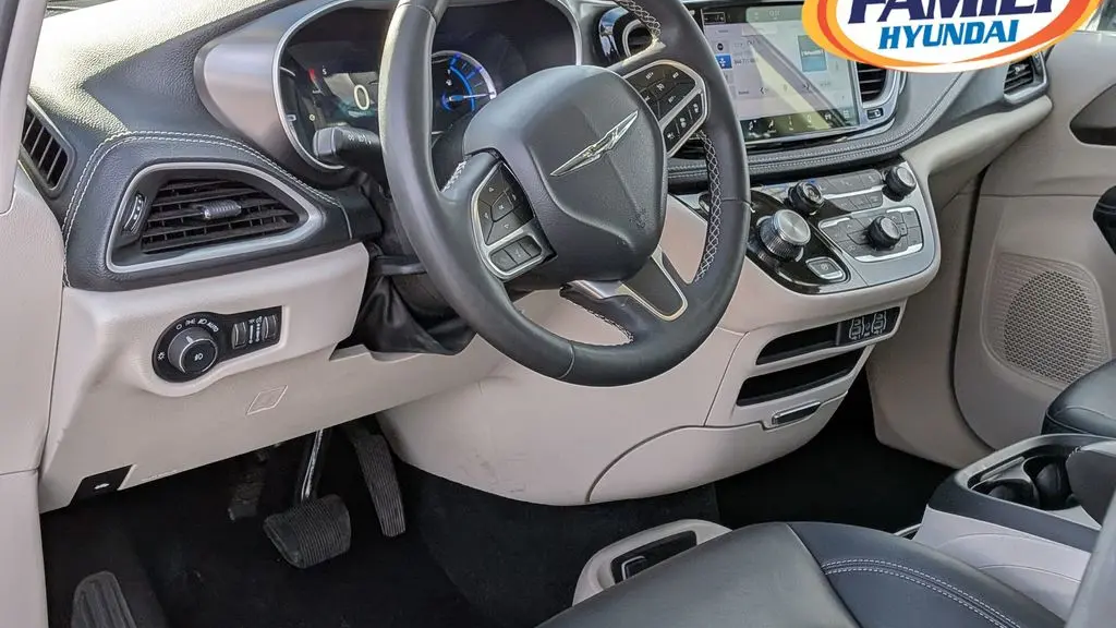 2024 Chrysler Pacifica Plug-In Hybrid Road Tripper
