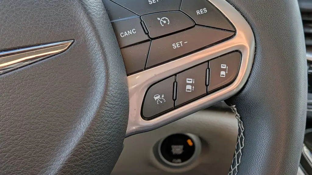 2024 Chrysler Pacifica Plug-In Hybrid Road Tripper