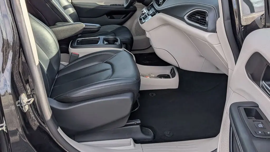 2024 Chrysler Pacifica Plug-In Hybrid Road Tripper
