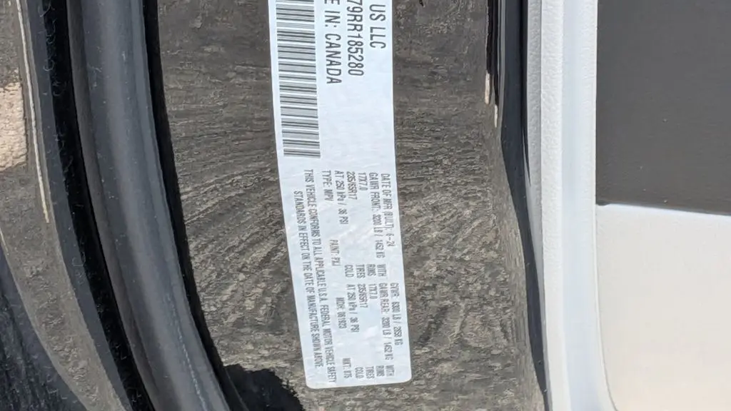 2024 Chrysler Pacifica Plug-In Hybrid Road Tripper
