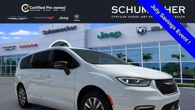 Preowned 2025 Chrysler Pacifica Plug-In Hybrid Select for Sale