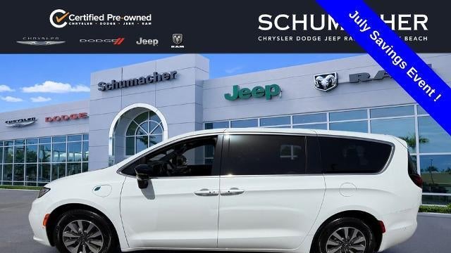 2025 Chrysler Pacifica Plug-In Hybrid Select