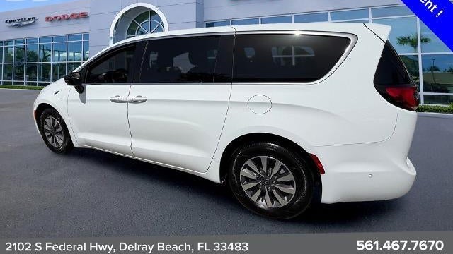 2025 Chrysler Pacifica Plug-In Hybrid Select