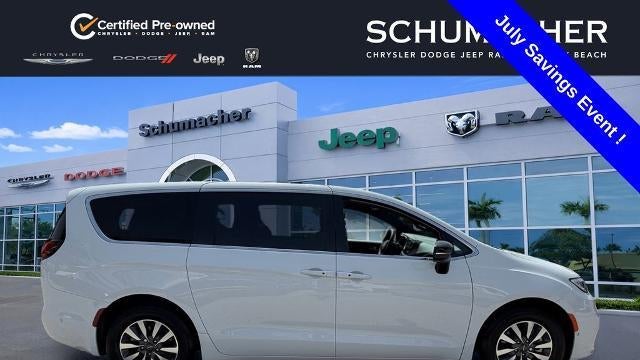 2025 Chrysler Pacifica Plug-In Hybrid Select