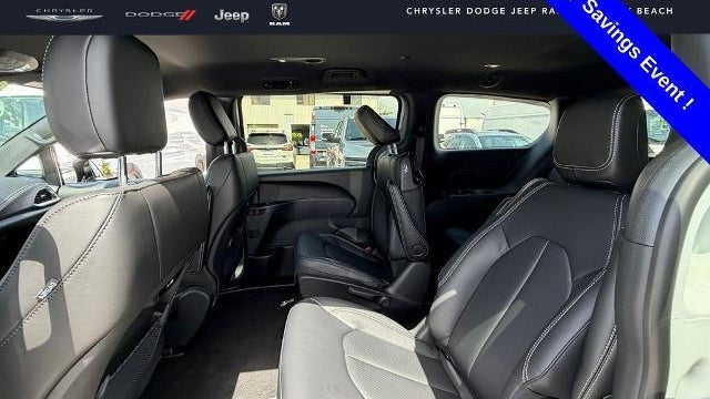2025 Chrysler Pacifica Plug-In Hybrid Select