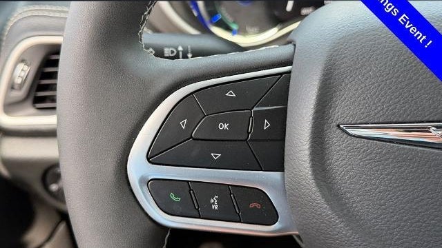2025 Chrysler Pacifica Plug-In Hybrid Select