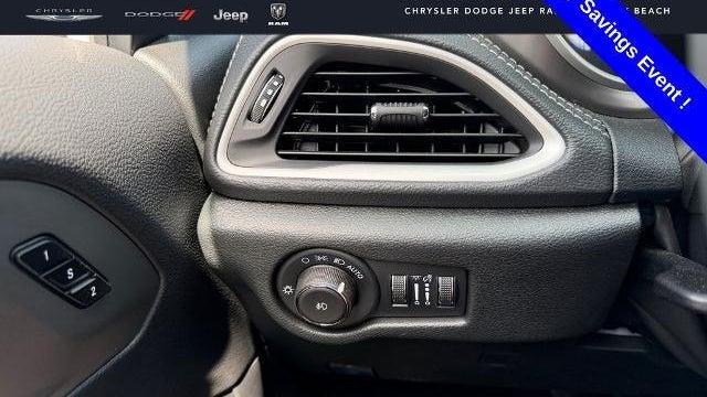 2025 Chrysler Pacifica Plug-In Hybrid Select