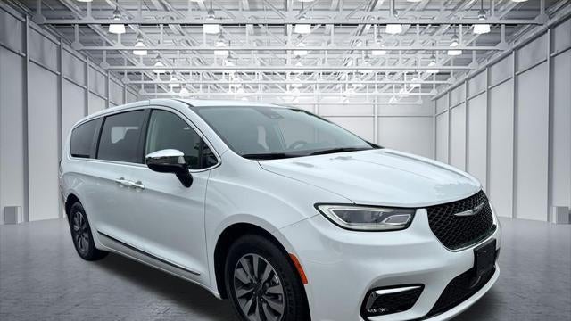 Preowned 2023 Chrysler Pacifica Plug-In Hybrid Limited for Sale