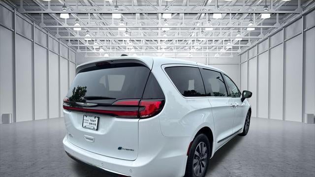 2023 Chrysler Pacifica Plug-In Hybrid Limited