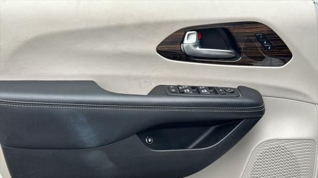 2023 Chrysler Pacifica Plug-In Hybrid Limited
