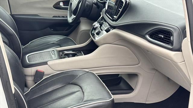 2023 Chrysler Pacifica Plug-In Hybrid Limited