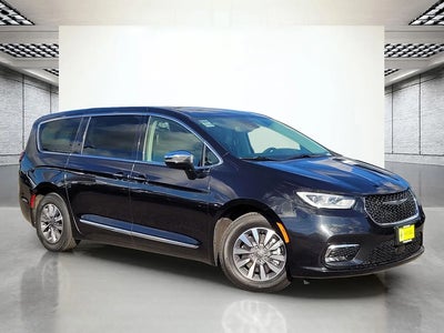 2023 Chrysler Pacifica Plug-In Hybrid Limited 4DR Mini-Van
