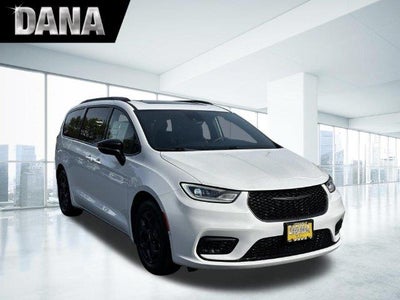 2024 Chrysler Pacifica Plug-In Hybrid Select 4DR Mini-Van