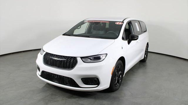 2024 Chrysler Pacifica Plug-In Hybrid S Appearance