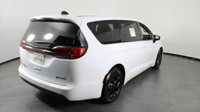 2024 Chrysler Pacifica Plug-In Hybrid S Appearance