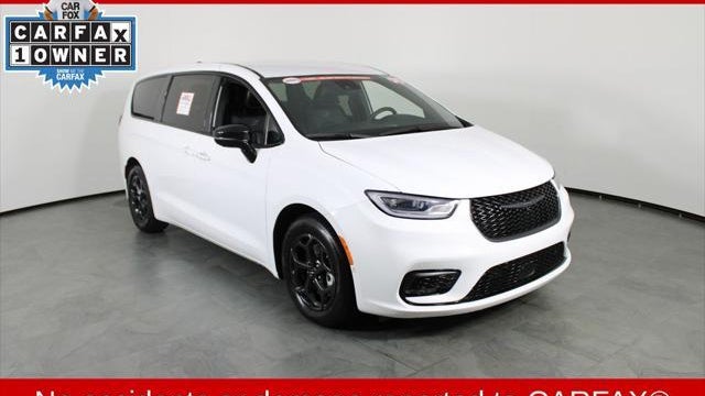 2024 Chrysler Pacifica Plug-In Hybrid S Appearance