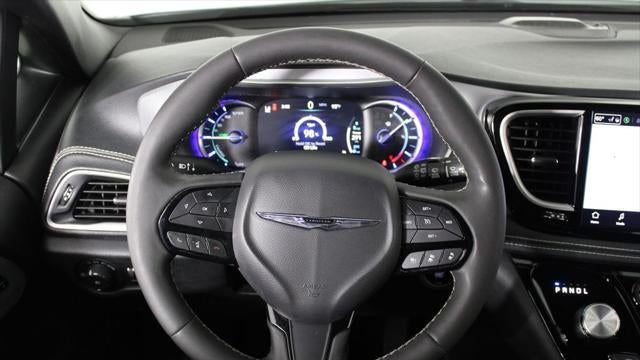 2024 Chrysler Pacifica Plug-In Hybrid S Appearance