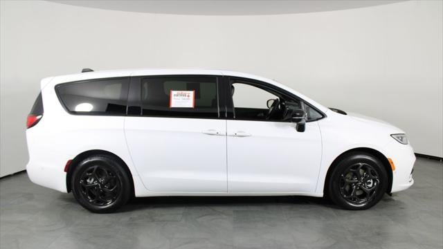 2024 Chrysler Pacifica Plug-In Hybrid S Appearance