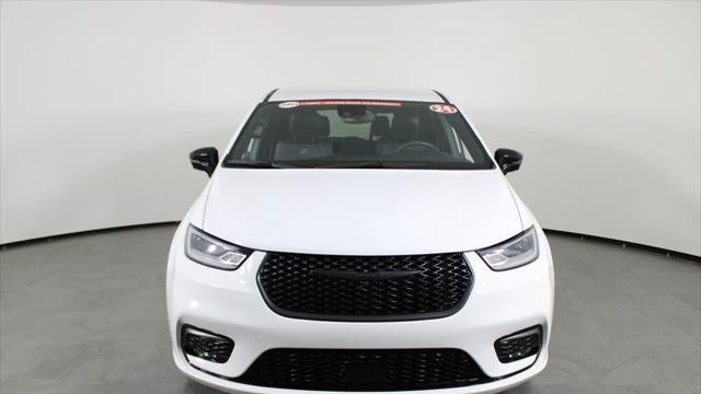 2024 Chrysler Pacifica Plug-In Hybrid S Appearance