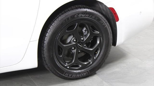 2024 Chrysler Pacifica Plug-In Hybrid S Appearance