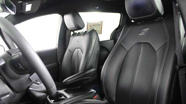 2024 Chrysler Pacifica Plug-In Hybrid S Appearance