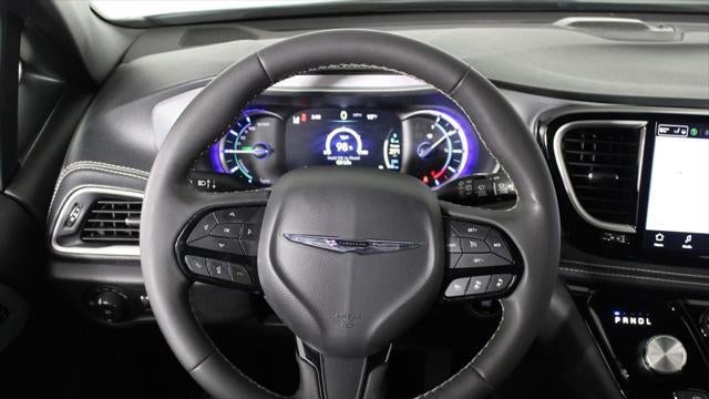 2024 Chrysler Pacifica Plug-In Hybrid S Appearance