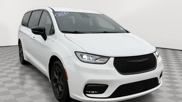 Preowned 2024 Chrysler Pacifica Plug-In Hybrid Road Tripper for Sale