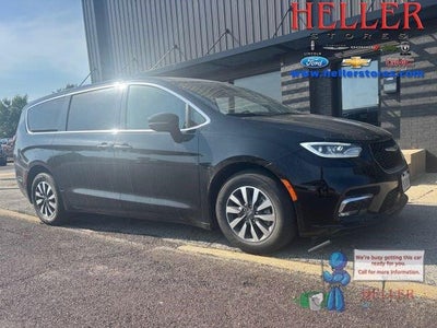 2024 Chrysler Pacifica Plug-In Hybrid Select 4DR Mini-Van