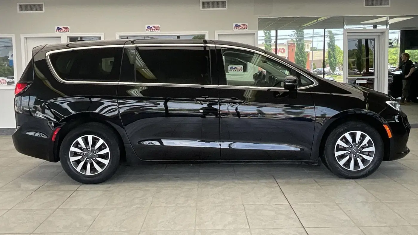 2024 Chrysler Pacifica Plug-In Hybrid Select