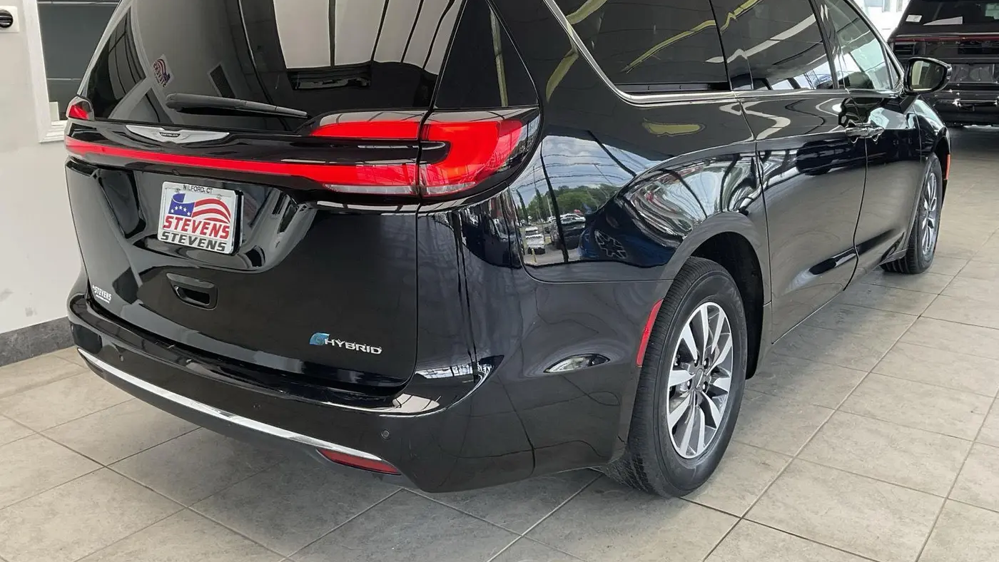 2024 Chrysler Pacifica Plug-In Hybrid Select