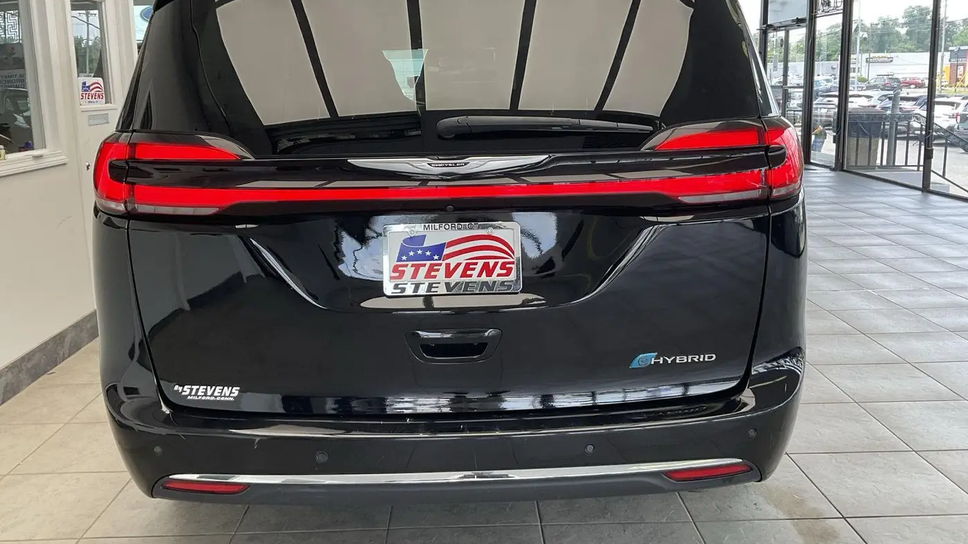 2024 Chrysler Pacifica Plug-In Hybrid Select