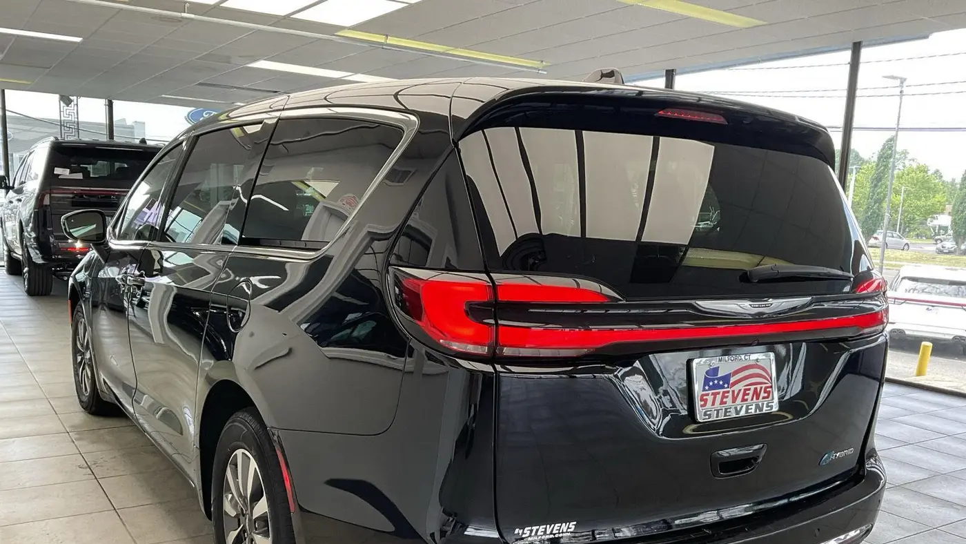 2024 Chrysler Pacifica Plug-In Hybrid Select