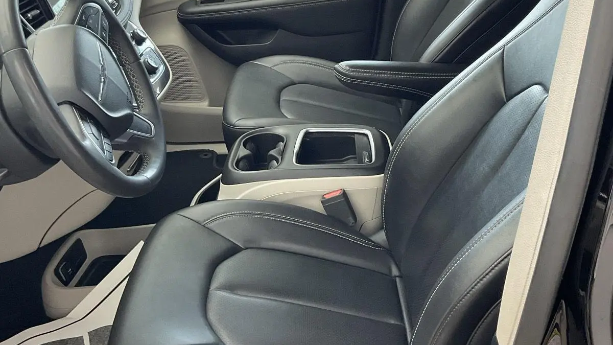 2024 Chrysler Pacifica Plug-In Hybrid Select