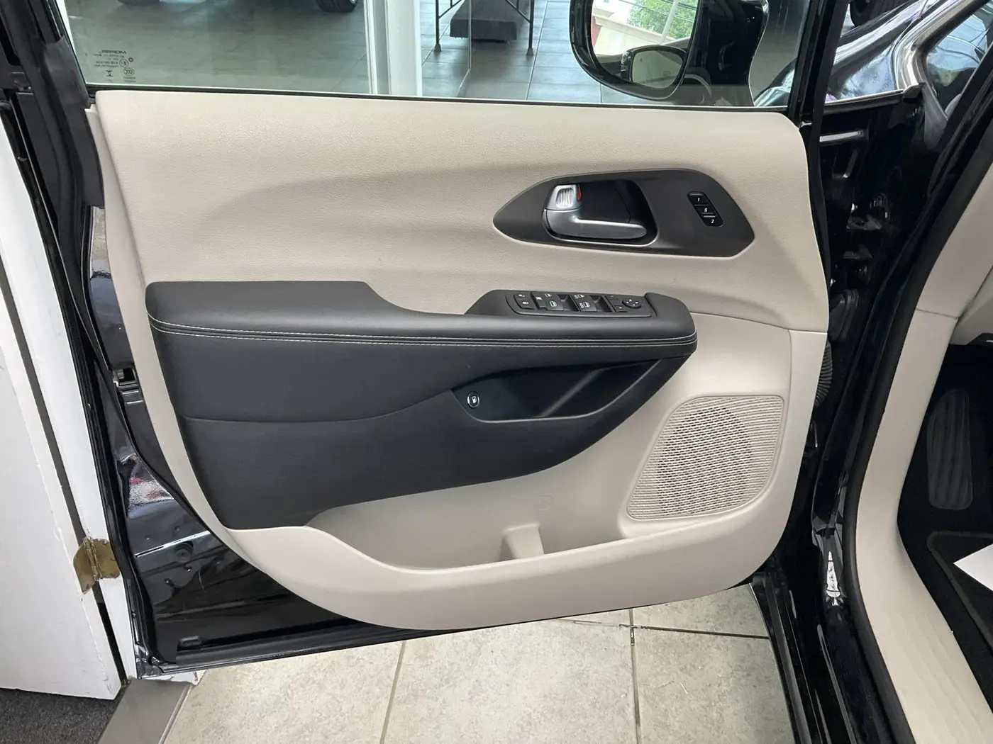 2024 Chrysler Pacifica - $25,995