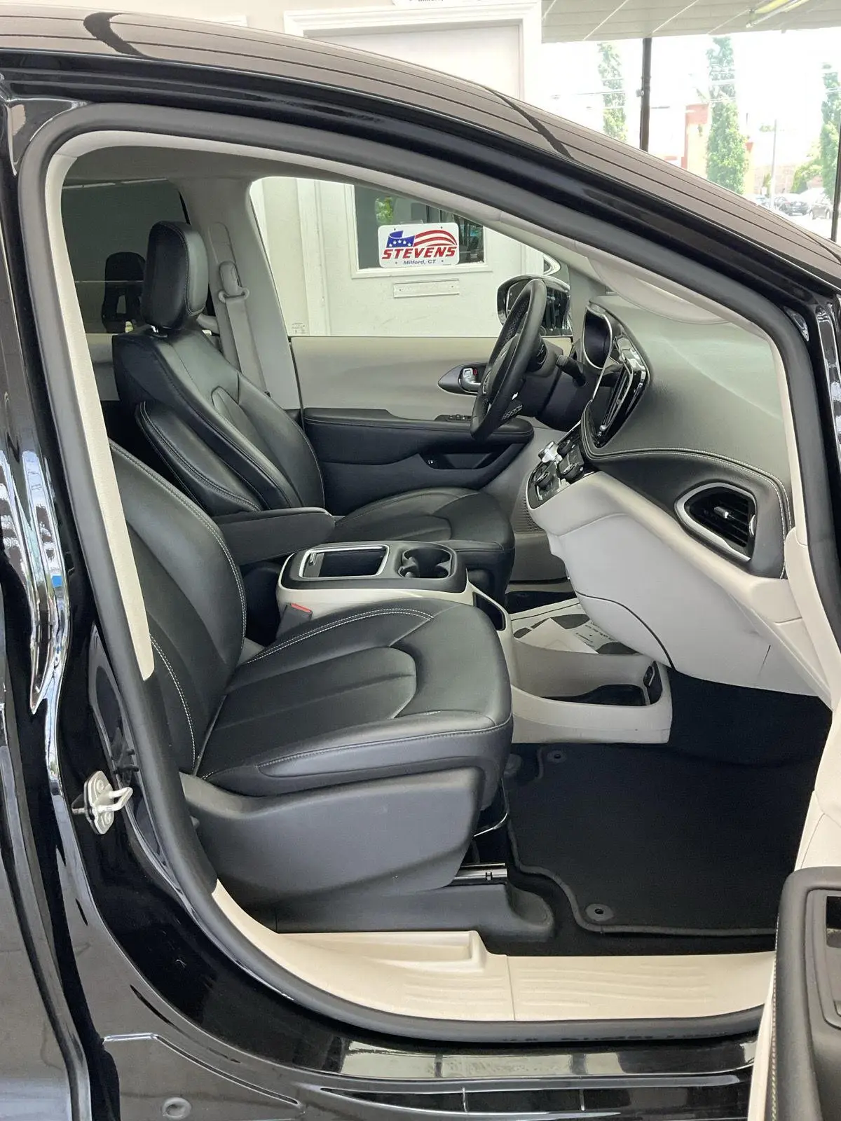 2024 Chrysler Pacifica - $25,995