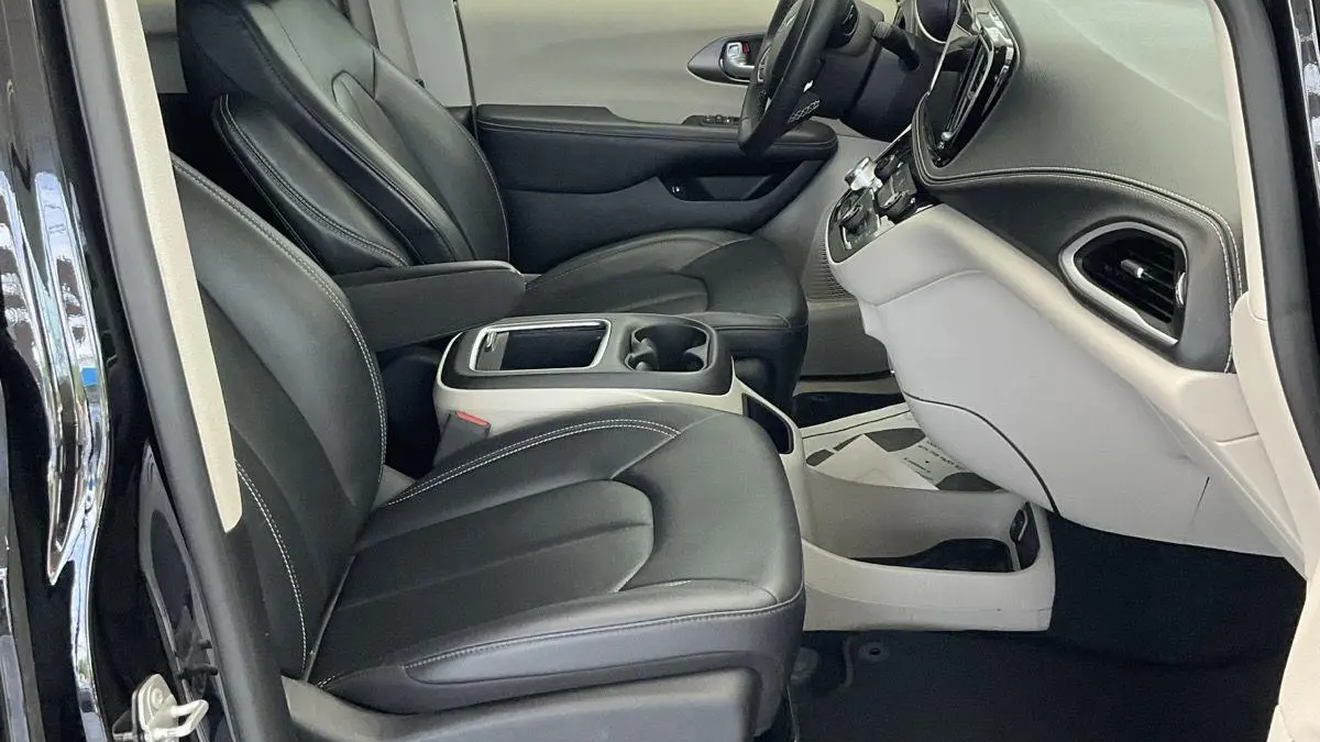 2024 Chrysler Pacifica Plug-In Hybrid Select