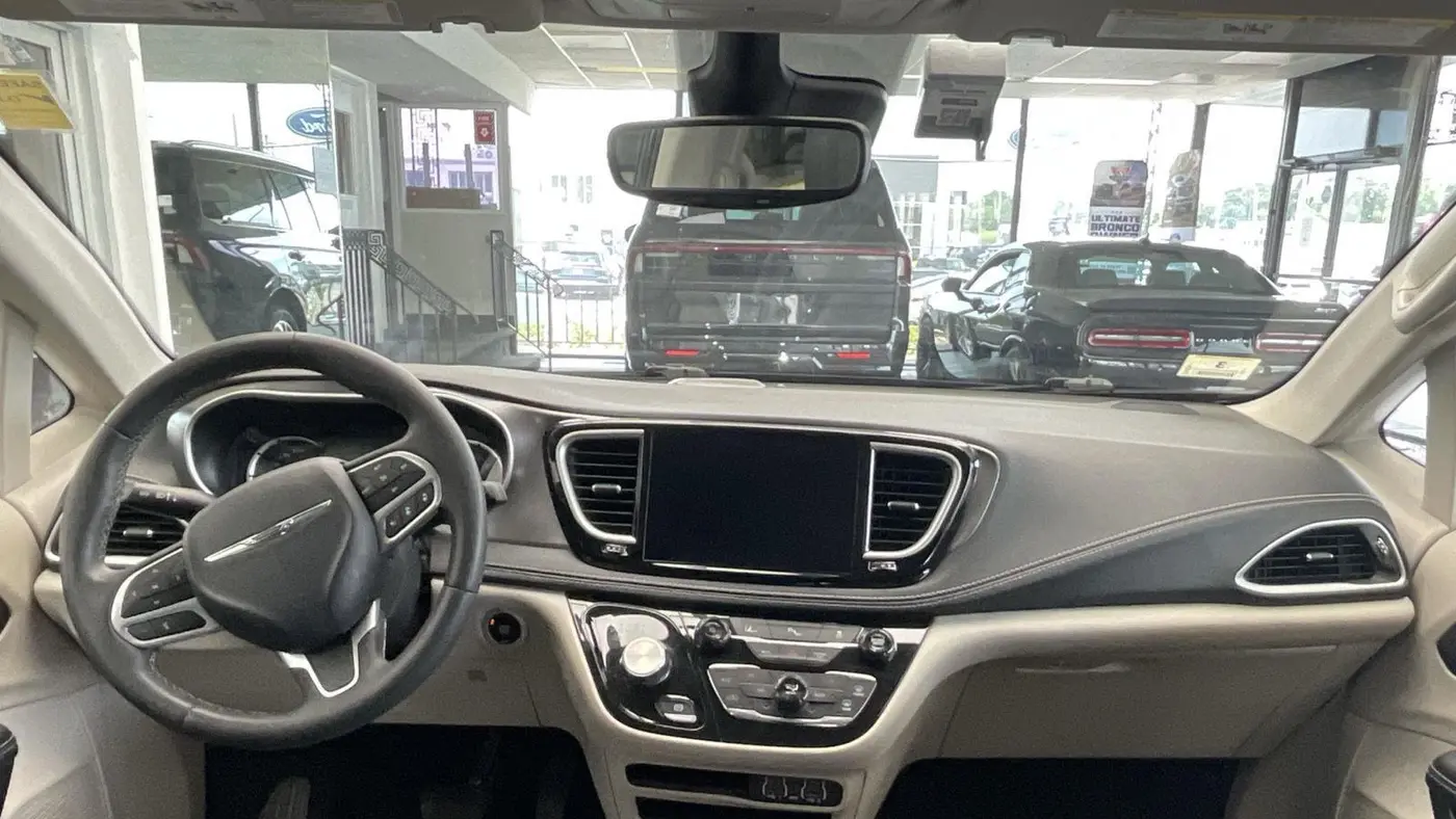 2024 Chrysler Pacifica Plug-In Hybrid Select